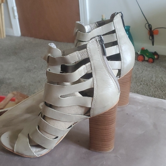 Shoes - Picture 3 of 7